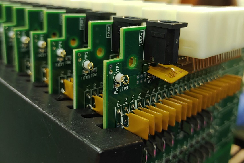 マルチ出力型DCコンバータ回路基板